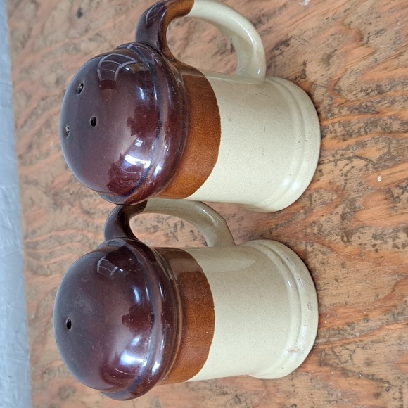 Vintage 3-Tone Brown Stoneware Salt & Pepper Shakers - Picture 4 of 4